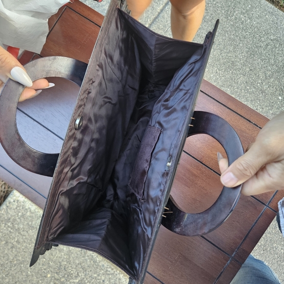 Small wooden handle clasp purse. Brown and beige - Picture 2 of 2